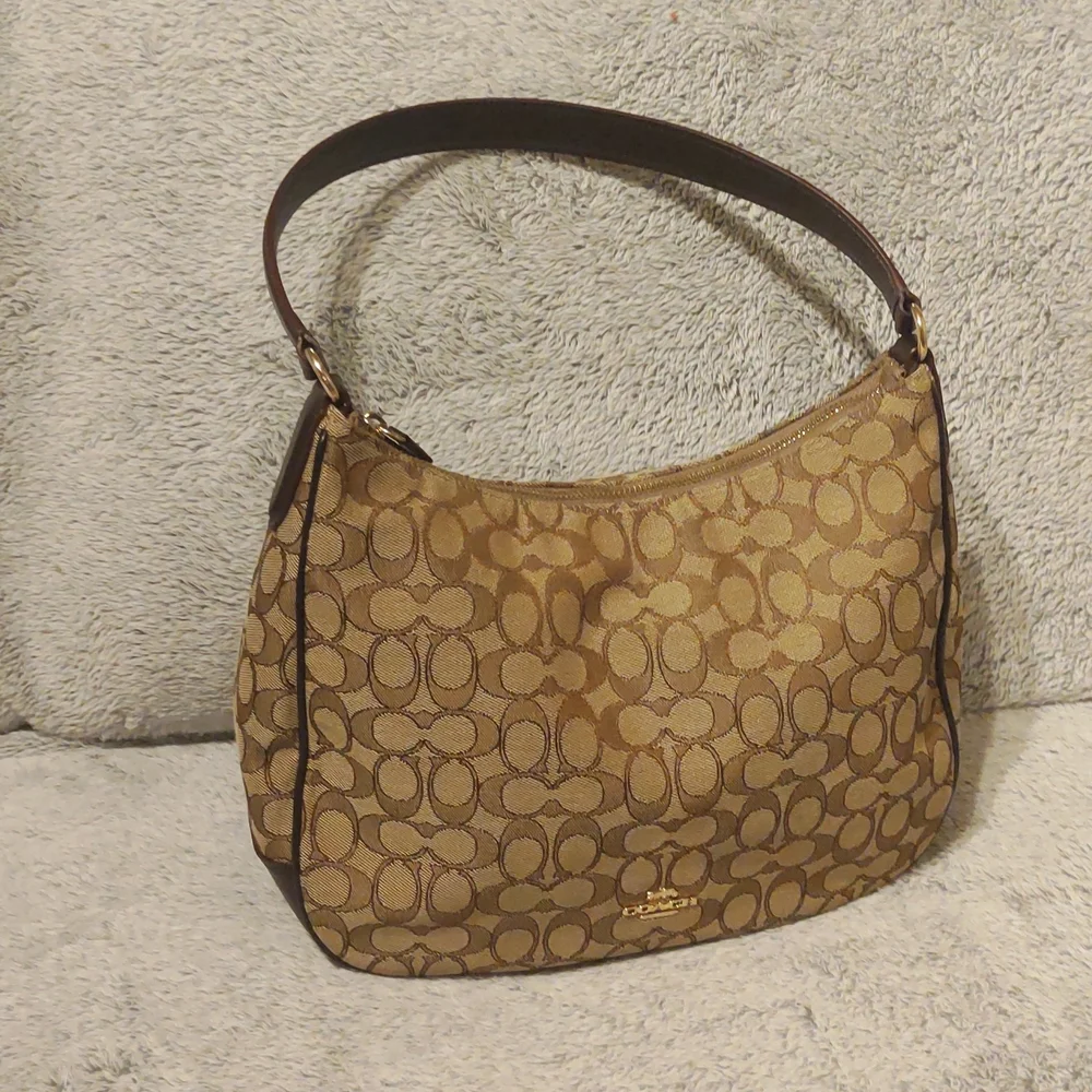 COACH Outline Signature Hobo EUC!! [FINAL PRICE] - Picture 3 of 13